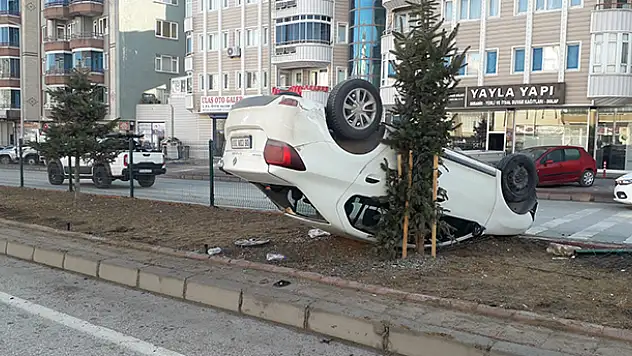 Konya'da takla atarak refüje çıkan otomobilin sürücüsü yaralandı