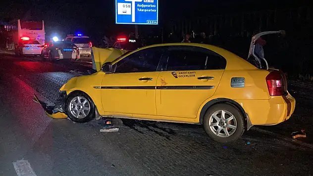 Konya'da taksi otobüse arkadan çarptı, 1 kişi öldü, 3 kişi yaralandı
