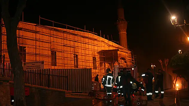 Konya'da Tarihi Camide Yangın Paniği