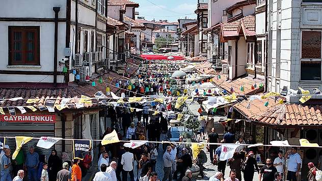 Konya'da Tarihi Çarşılar Alışveriş Günleri indirimle başladı
