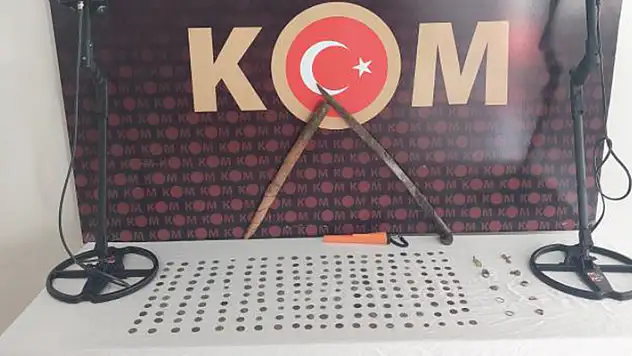 Konya'da tarihi eser kaçakçılığı operasyonunda 200 sikke ve 10 obje ele geçirildi
