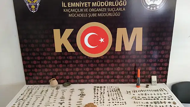 Konya'da tarihi eser operasyonu: Çok sayıda tarihi eser, obje ve sikke ele geçirildi
