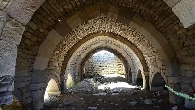 Konya'da tarihi han keşfedilmeyi bekliyor