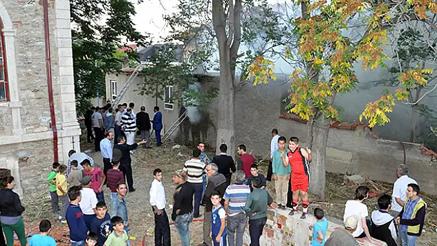 Konya'da tarihi sokakta çıkan yangın korkuttu