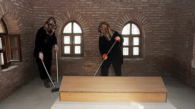 Konya'da tarihi türbelerde temizlik ve bakım yapılıyor