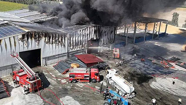 Konya'da tarım deposunda yangın
