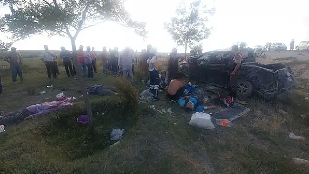 Konya'da tarım işçilerinei taşıyan kamyonet devrildi