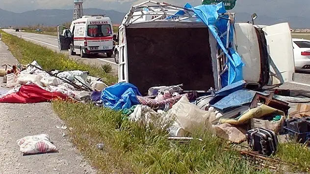 Konya'da tarım işçilerini taşıyan kamyonet devrildi