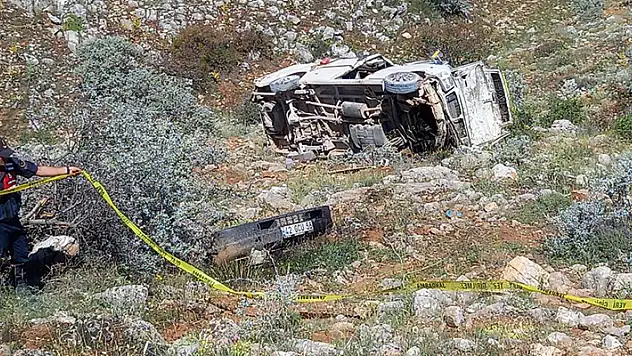 Konya'da tarım işçilerini taşıyan midibüsün devrildiği kazada ölenlerin sayısı 4'e yükseldi
