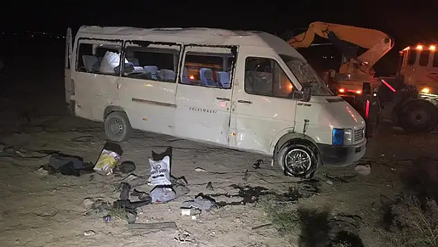 Konya'da tarım işçilerini taşıyan minibüs takla attı: 1 ölü, 14 yaralı
