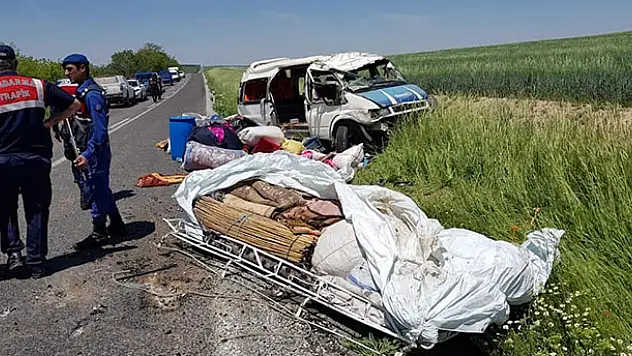 Konya'da tarım işçilerini taşıyan minibüs takla attı: 1 ölü, 7 yaralı