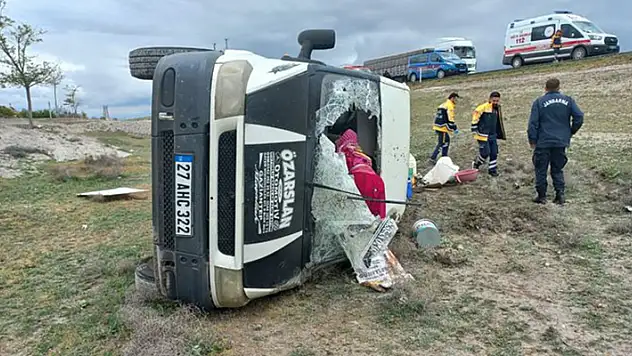 Konya'da tarım işçilerini taşıyan minibüs takla attı: 12 yaralı