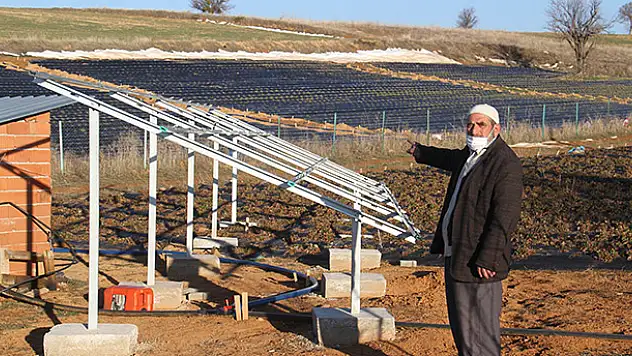 Konya'da tarla sulamak için kurulan güneş panellerini çalan hırsız bir ilçeyi bezdirdi
