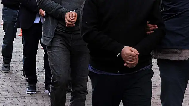 Konya'da tarlalardan damlama sulama hortumlarını çaldığı belirlenen 4 zanlı tutuklandı
