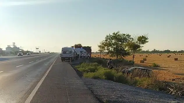 Konya'da tarlaya uçan otomobilde 4 kişi yaralandı