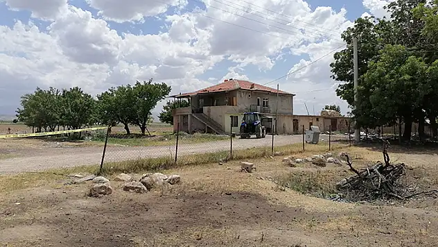 Konya'da tartıştığı karısını tüfekle vurup kendisini eve kilitleyen kişi jandarmaya teslim oldu
