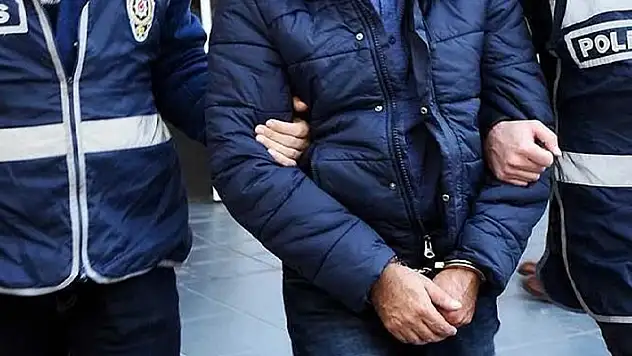 Konya'da taşıdığı bez çantada ve üstünde uyuşturucu ele geçirilen şüpheli gözaltına alındı
