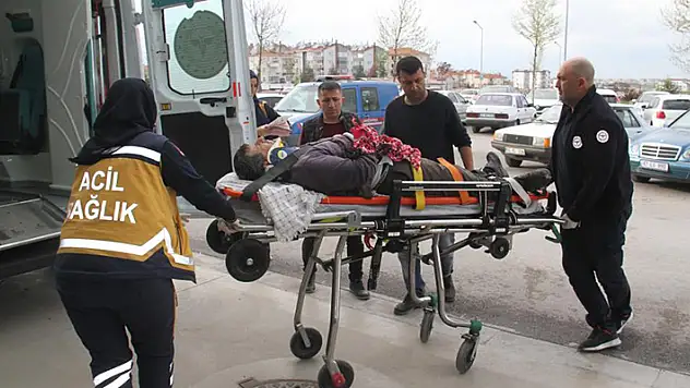 Konya'da taşlama makinesiyle çalışırken karnını ve kolunu kesen kişi hastanelik oldu

