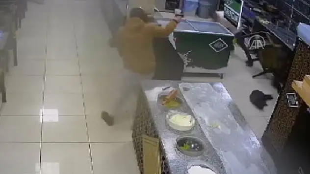 Konya'da tatlıcının silahlı saldırıda yaralanmasına ilişkin 3 zanlı tutuklandı
