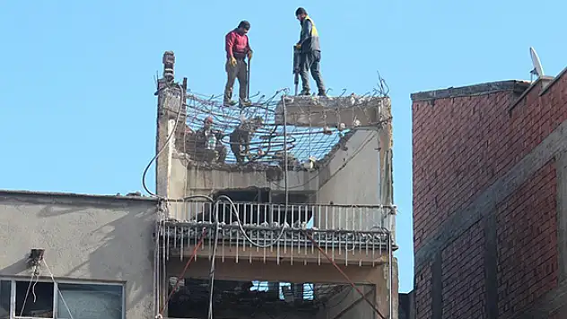 Konya'da tehlikeli yıkım