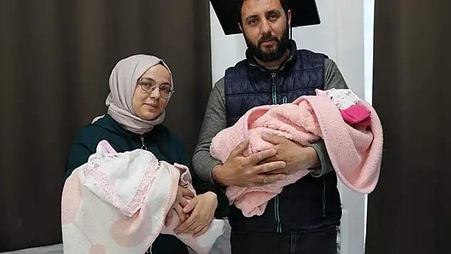 Konya'da tek yumurta ikizleri anne karnındaki müdahaleyle sağlıklı şekilde doğdu
