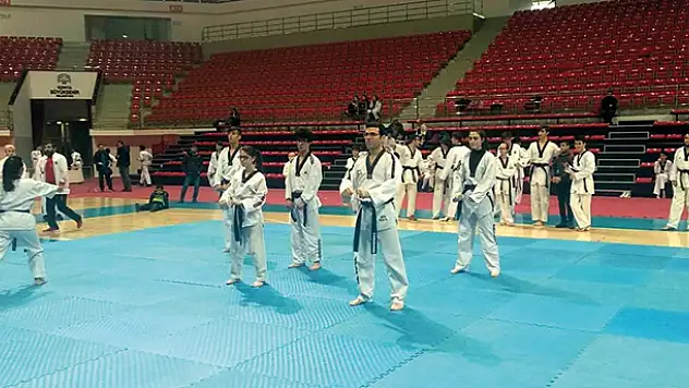 Konya'da tekvando siyah kuşak ve dan terfi sınavları yapıldı