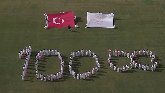 Konya'da tekvandoculardan Cumhuriyet'in 100. yılı kutlaması
