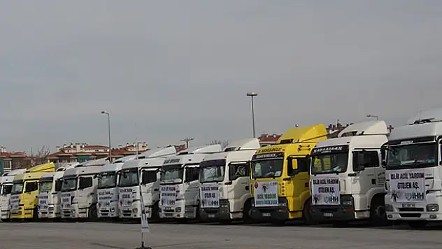 Konya'da temin edilen 19 tır gıda yardımı, İdlib'e gönderildi