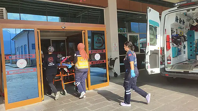 Konya'da temizlik yaparken ikinci kattan düşen genç kız yaralandı
