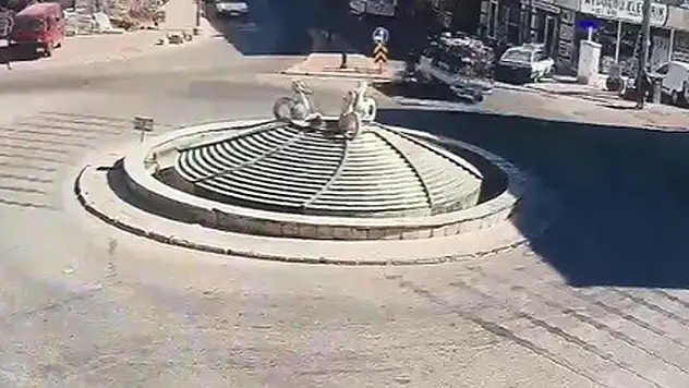 Konya'da ters yönden gelen bisikletli çocuk, kamyonete çarptı
