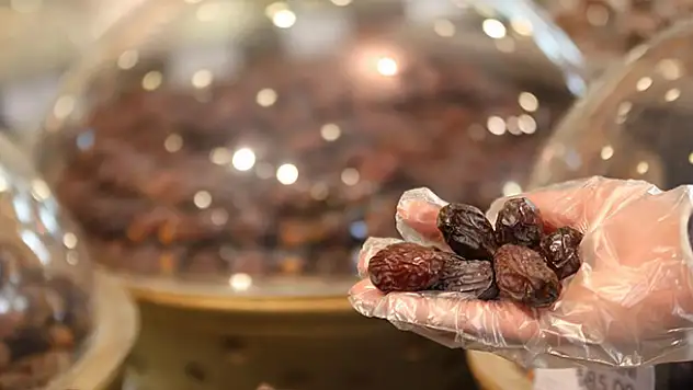 Konya'da tezgahlarda hurma hareketliliği başladı
