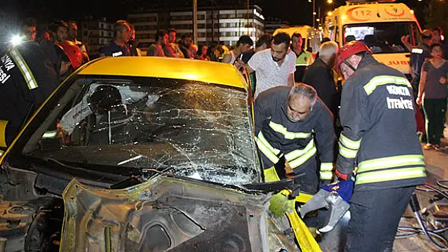 Konya'da ticari taksi otomobil ile çarpıştı: 5 yaralı