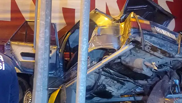 Konya'da tır ile çarpışan otomobil hurdaya döndü: 5 yaralı