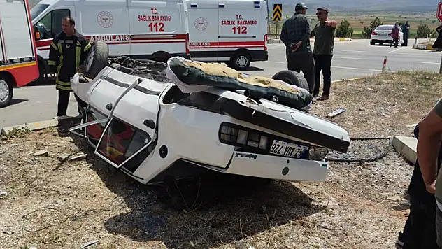 Konya'da tır ile çarpışan otomobildeki 4 kişi yaralandı
