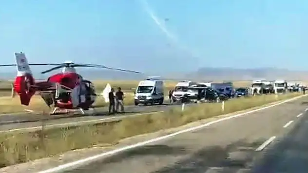 Konya'da tır ile minibüs çarpıştı: 1 ölü, 5 yaralı
