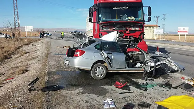 Konya'da tır ile otomobil çarpıştı: 2 ölü