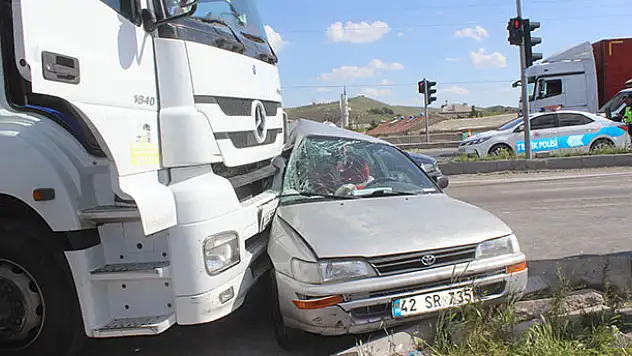 Konya'da tır ile otomobil çarpıştı: 2 yaralı