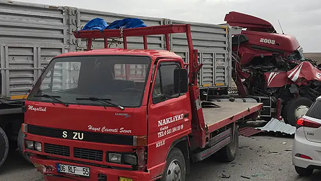 Konya'da tır ile pikap çarpıştı: 2 yaralı