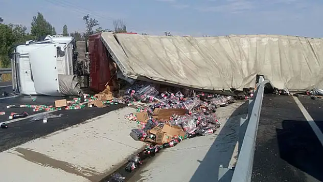 Konya'da tır ile traktör çarpıştı!