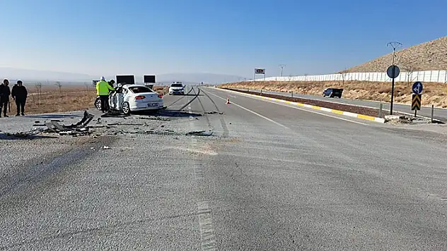 Konya'da tır otomobile çarptı: 2 ölü