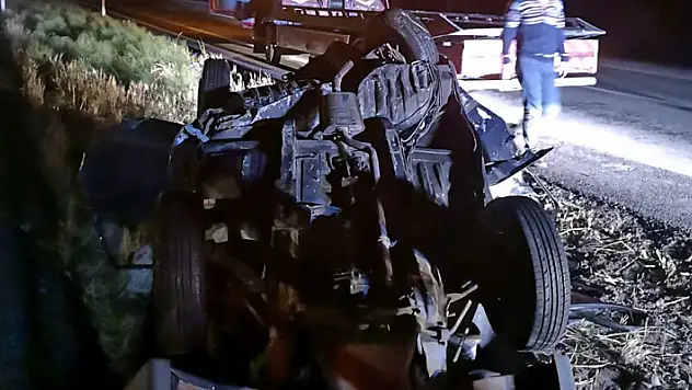 Konya'da tır park halindeki otomobile çarptı: Otomobildeki dede ile torunu hayatını kaybetti
