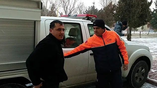 Konya'da tır şoförü donmak üzereyken kurtarıldı