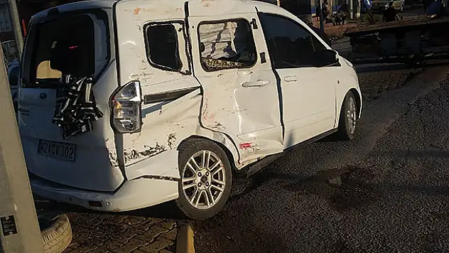 Konya'da tır ve hafif ticari aracın çarpıştı kazada 1 yaralı