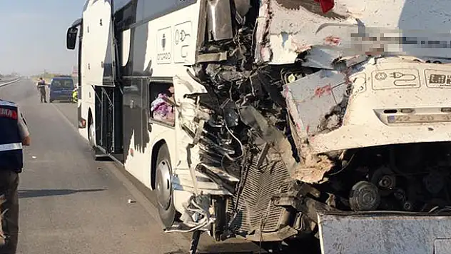 Konya'da tır yolcu otobüsüne çarptı: 6 yaralı