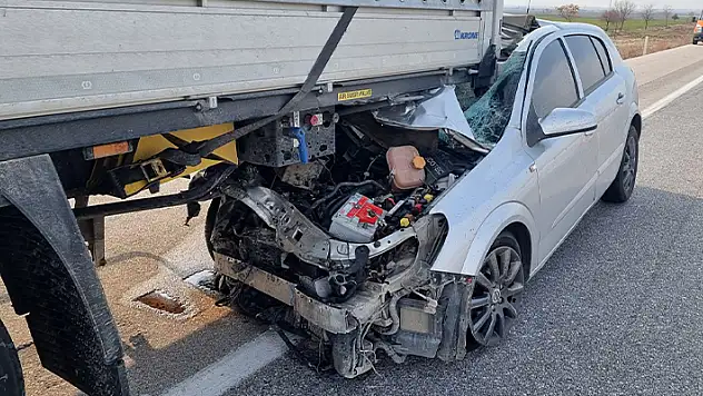 Konya'da tıra arkadan çarpan otomobilin sürücüsü yaralandı
