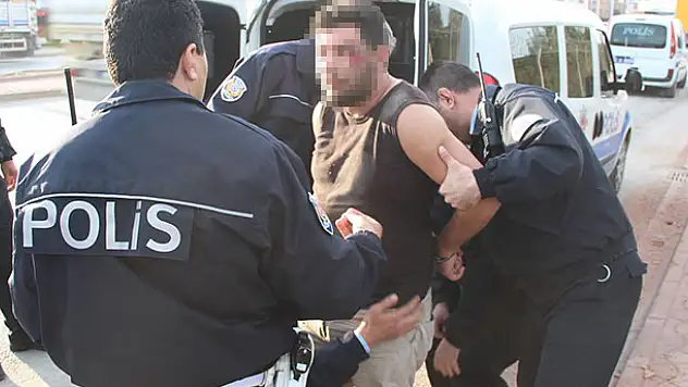 Konya'da tırı polisin üzerine süren sürücü gözaltına alındı