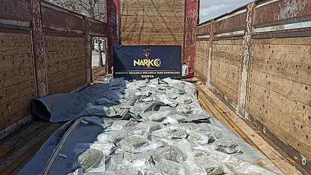 Konya'da tırın çadırında 32 kilo 450 gram esrar ele geçirildi