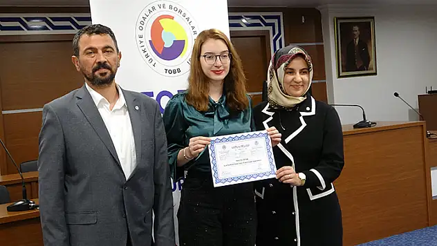 Konya'da TOBB projesiyle inşaatta ustalık ve işçilik eğitimi alan kadınlara sertifika verildi
