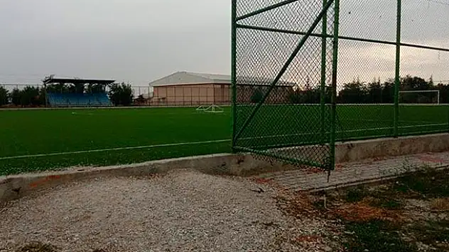 Konya'da top oynayan çocuğa yıldırım çarptı