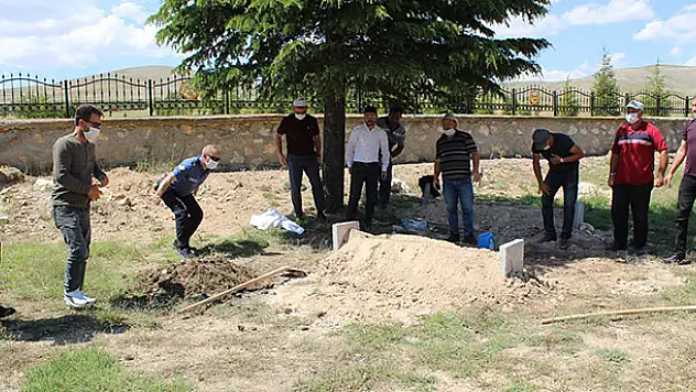 Konya'da toprağa gömülü bulunan çocuk cesedi defnedildi